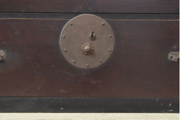 アンティーク家具　明治大正期　前面栗材　巾着と打ち出の小槌、宝尽くしの金具が魅力的な米沢箪笥(ローチェスト、ローボード、衣装箪笥、収納箪笥、引き出し)(R-055163)