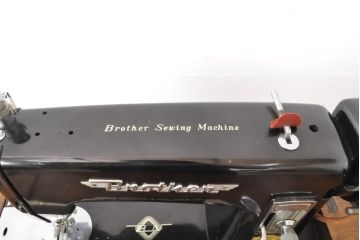 ジャンク品　SINGER(シンガー)社　お洒落なアンティークの空間を演出するシンガーミシン(ミシンテーブル、ミシン台、足踏み、ディスプレイ)(R-055165)