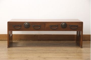 和製アンティーク　二本松産　総ケヤキ材　蝶をあしらった金具がアクセントの文机(座机、ローテーブル)(R-055193)