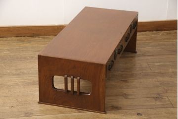 和製アンティーク　二本松産　総ケヤキ材　蝶をあしらった金具がアクセントの文机(座机、ローテーブル)(R-055193)