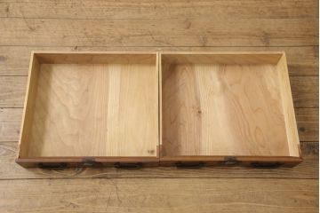 和製アンティーク　二本松産　総ケヤキ材　蝶をあしらった金具がアクセントの文机(座机、ローテーブル)(R-055193)