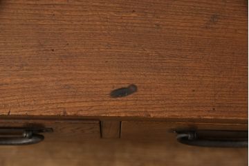 和製アンティーク　二本松産　総ケヤキ材　蝶をあしらった金具がアクセントの文机(座机、ローテーブル)(R-055193)
