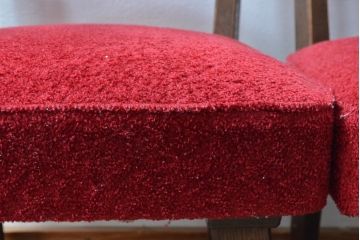 和製ビンテージ　永田良介商店　鮮やかな赤色のファブリックとシックな木色が目を引くダイニングチェア2脚セット(椅子、イス、ヴィンテージ)(R-055194)