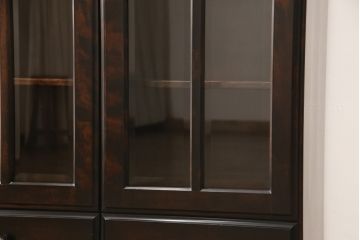 中古　国産民芸家具　クラシカルな佇まいが魅力的なブックケース(本棚、書棚、本箱、収納棚、戸棚)(R-055195)