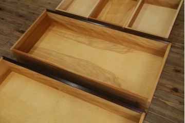 中古　美品　松本民芸家具　直線的なデザインがシックな印象を醸し出すD型和タンス　定価約67万円　(R-055196)