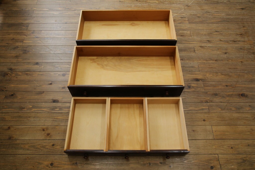 中古　美品　松本民芸家具　直線的なデザインがシックな印象を醸し出すD型和タンス　定価約67万円　(R-055196)