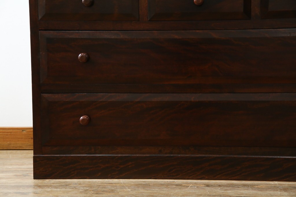 中古　美品　松本民芸家具　直線的なデザインがシックな印象を醸し出すD型和タンス　定価約67万円　(R-055196)