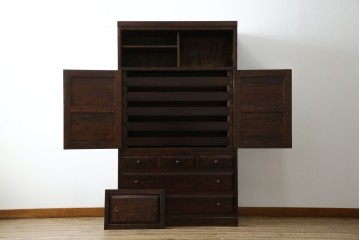 中古　美品　松本民芸家具　直線的なデザインがシックな印象を醸し出すD型和タンス　定価約67万円　(R-055196)