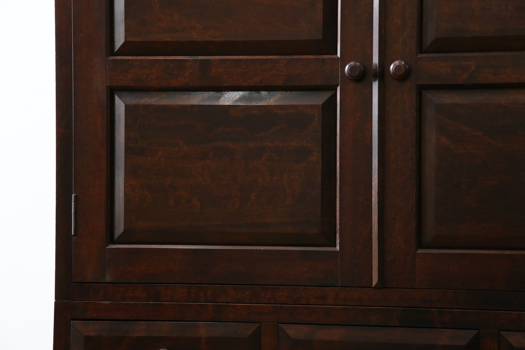 中古　美品　松本民芸家具　直線的なデザインがシックな印象を醸し出すD型和タンス　定価約67万円　(R-055196)