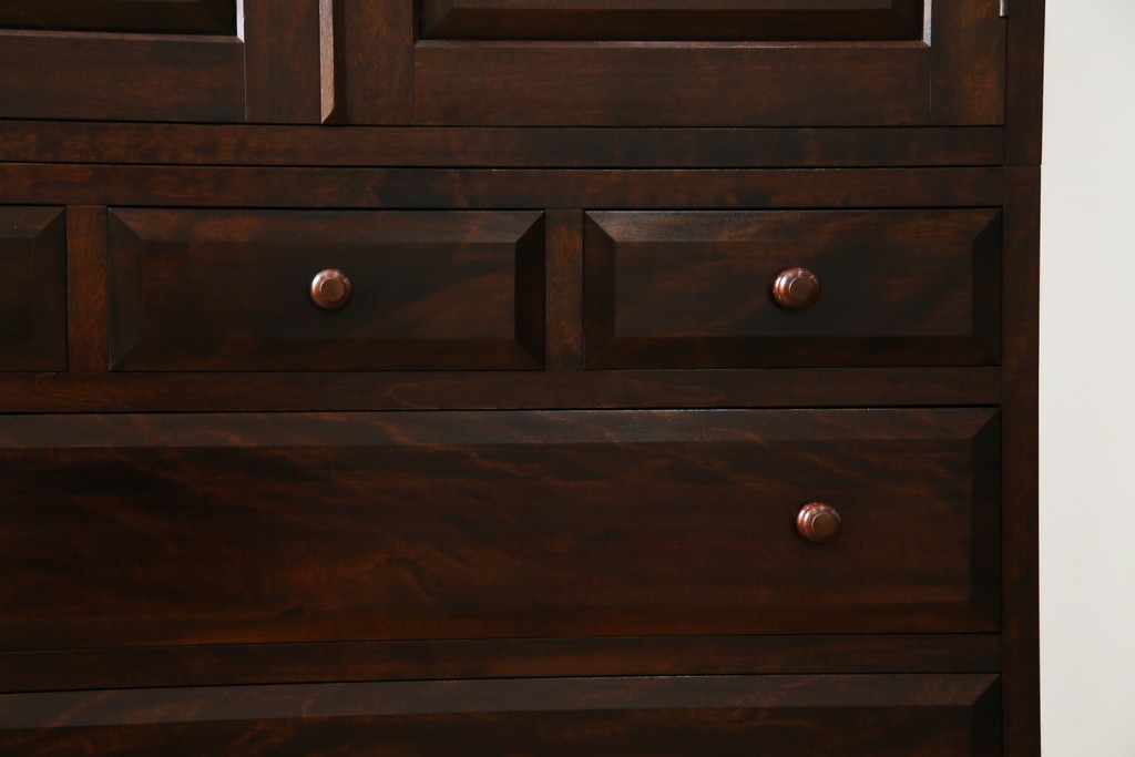 中古　美品　松本民芸家具　直線的なデザインがシックな印象を醸し出すD型和タンス　定価約67万円　(R-055196)