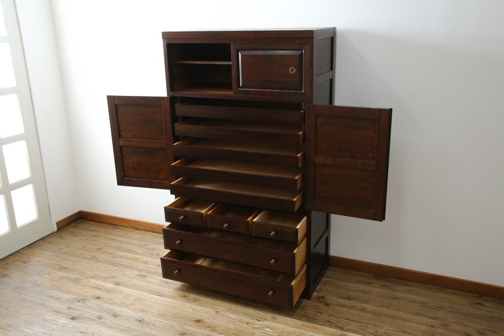 中古　美品　松本民芸家具　直線的なデザインがシックな印象を醸し出すD型和タンス　定価約67万円　(R-055196)