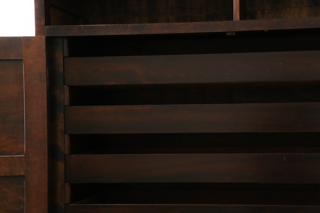 中古　美品　松本民芸家具　直線的なデザインがシックな印象を醸し出すD型和タンス　定価約67万円　(R-055196)