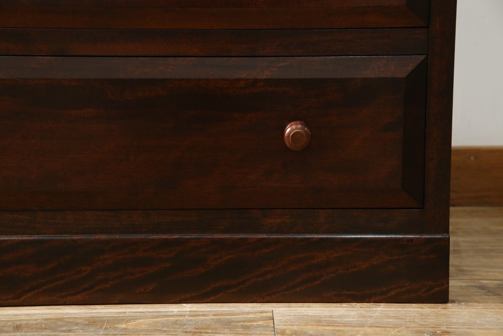 中古　美品　松本民芸家具　直線的なデザインがシックな印象を醸し出すD型和タンス　定価約67万円　(R-055196)