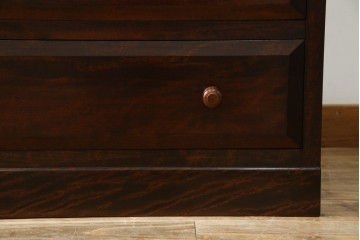 中古　美品　松本民芸家具　直線的なデザインがシックな印象を醸し出すD型和タンス　定価約67万円　(R-055196)