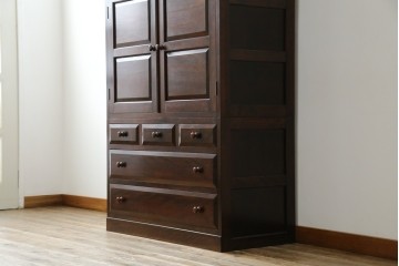 中古　美品　松本民芸家具　直線的なデザインがシックな印象を醸し出すD型和タンス　定価約67万円　(R-055196)