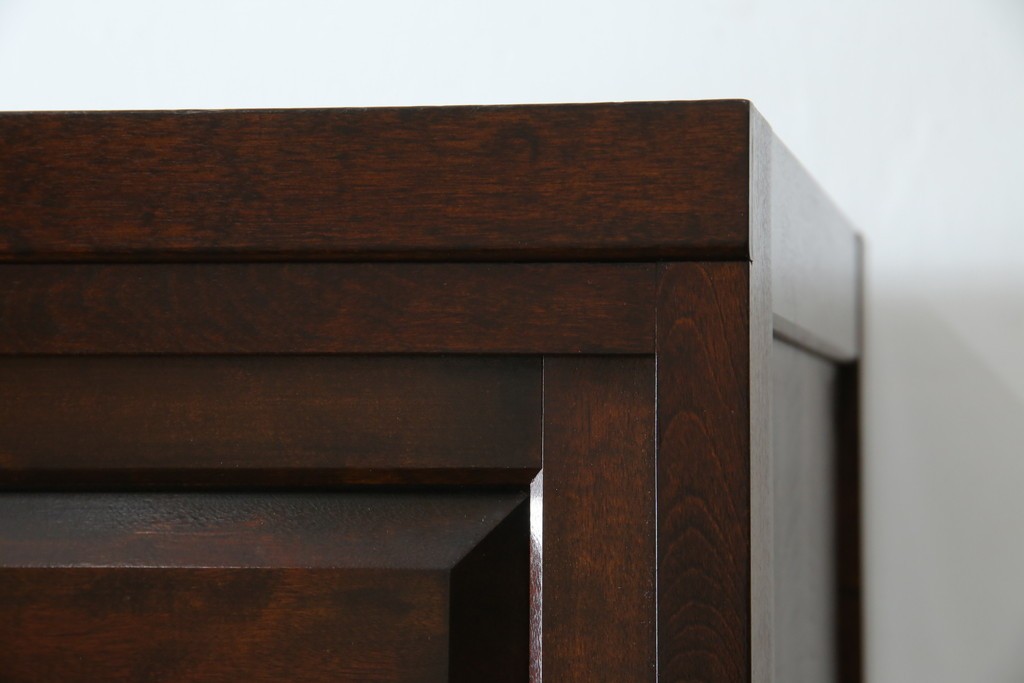 中古　美品　松本民芸家具　直線的なデザインがシックな印象を醸し出すD型和タンス　定価約67万円　(R-055196)