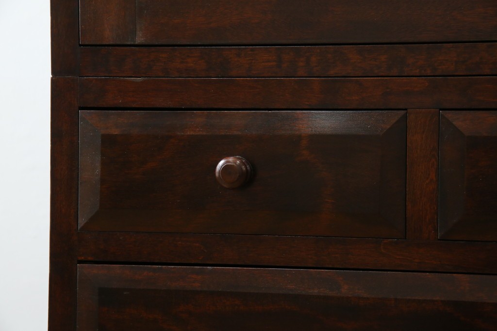 中古　美品　松本民芸家具　直線的なデザインがシックな印象を醸し出すD型和タンス　定価約67万円　(R-055196)