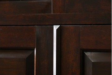 中古　美品　松本民芸家具　直線的なデザインがシックな印象を醸し出すD型和タンス　定価約67万円　(R-055196)