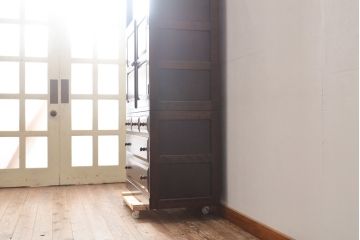 中古　美品　松本民芸家具　直線的なデザインがシックな印象を醸し出すD型和タンス(箪笥、チェスト、衣装タンス)(定価約67万円)(R-055196)