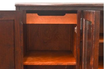 中古　北海道民芸家具　落ち着いた深みのある色合いが美しいサイドボード(キャビネット、戸棚、収納棚)(R-055199)