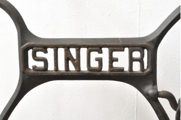 イギリスアンティーク　SINGER(シンガー)社　カフェ風インテリアにおすすめのミシンの鉄脚(シンガーミシン、ミシンテーブル、ミシン台)(R-055212)
