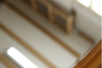 中古　横浜ダニエル(Daniel)　あたたかみのある風合いが魅力的なウォールミラー(壁掛け鏡)(R-055220)