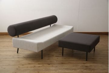 中古　展示極美品　2020年3月購入　IDEE(イデー)　DIVANCO(ディヴァンコ)　スタイリッシュなデザインが魅力の3人掛けソファ+オットマンセット(3Pソファ、三人掛けソファ)(定価約42万円)(R-055221)