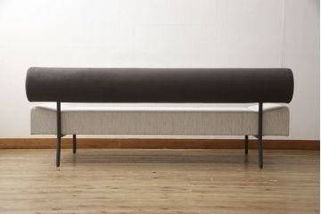 中古　展示極美品　2020年3月購入　IDEE(イデー)　DIVANCO(ディヴァンコ)　スタイリッシュなデザインが魅力の3人掛けソファ+オットマンセット(3Pソファ、三人掛けソファ)(定価約42万円)(R-055221)