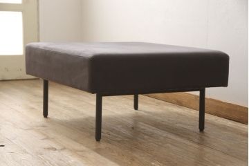 中古　展示極美品　2020年3月購入　IDEE(イデー)　DIVANCO(ディヴァンコ)　スタイリッシュなデザインが魅力の3人掛けソファ+オットマンセット(3Pソファ、三人掛けソファ)(定価約42万円)(R-055221)