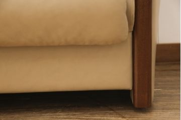 中古　美品　EKORNES(エコーネス)　Manhattan(マンハッタン)　本革　上質なくつろぎの空間づくりにおすすめの3人掛けソファ(レザー、三人掛けソファ、3Pソファ)(定価約43万円)(R-055222)