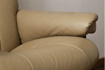 中古　美品　EKORNES(エコーネス)　Mayfair(メイフェア)　本革　極上のくつろぎの時間を演出するストレスレスチェア(M)+オットマンセット(アームチェア、リクライニングチェア、椅子、レザー)(定価約30万円)(R-055223)