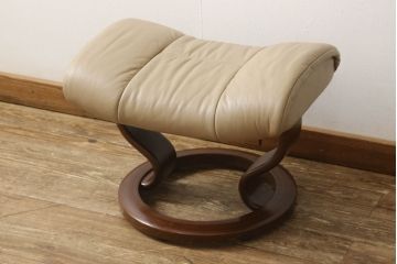 中古　美品　EKORNES(エコーネス)　Mayfair(メイフェア)　本革　極上のくつろぎの時間を演出するストレスレスチェア(M)+オットマンセット(アームチェア、リクライニングチェア、椅子、レザー)(定価約30万円)(R-055223)