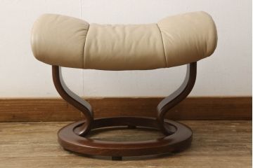 中古　美品　EKORNES(エコーネス)　Mayfair(メイフェア)　本革　極上のくつろぎの時間を演出するストレスレスチェア(M)+オットマンセット(アームチェア、リクライニングチェア、椅子、レザー)(定価約30万円)(R-055223)