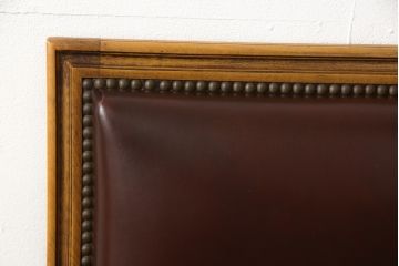 イタリアビンテージ　本革　クラシカルな雰囲気漂う1人掛けソファ(一人掛けソファ、アームチェア、ヴィンテージ)(R-055227)