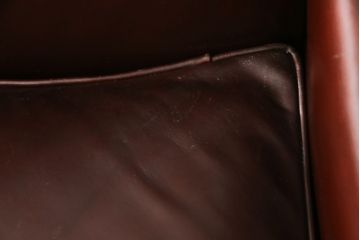 イタリアビンテージ　本革　クラシカルな雰囲気漂う1人掛けソファ(一人掛けソファ、アームチェア、ヴィンテージ)(R-055227)