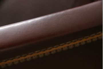 イタリアビンテージ　本革　クラシカルな雰囲気漂う2人掛けソファ(二人掛けソファ、ヴィンテージ)(R-055229)