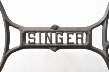 イギリスアンティーク　SINGER(シンガー)社　レトロな雰囲気が魅力的なミシンの鉄脚(シンガーミシン、ミシンテーブル、ミシン台)(R-055242)