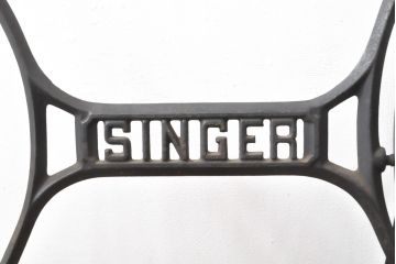 イギリスアンティーク　SINGER(シンガー)社　レトロな雰囲気が魅力的なミシンの鉄脚(シンガーミシン、ミシンテーブル、ミシン台)(R-055244)