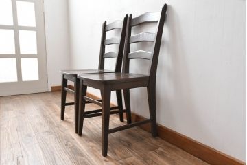 中古　永田良介商店　神戸洋家具　落ち着きのあるシックな佇まいが魅力のラダー型食堂椅子2脚セット(ダイニングチェア、ラダーバックチェア、ワークチェア、椅子)(R-055250)
