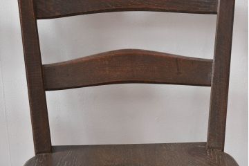 中古　永田良介商店　神戸洋家具　落ち着きのあるシックな佇まいが魅力のラダー型食堂椅子2脚セット(ダイニングチェア、ラダーバックチェア、ワークチェア、椅子)(R-055250)
