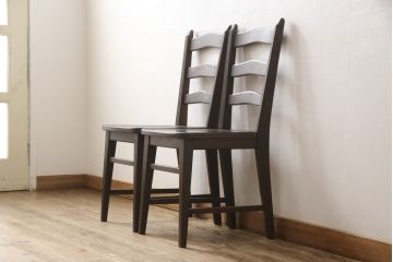 中古　永田良介商店　神戸洋家具　落ち着きのあるシックな佇まいが魅力のラダー型食堂椅子2脚セット(ダイニングチェア、ラダーバックチェア、ワークチェア、椅子)(R-055251)