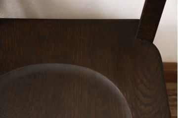中古　永田良介商店　神戸洋家具　落ち着きのあるシックな佇まいが魅力のラダー型食堂椅子2脚セット(ダイニングチェア、ラダーバックチェア、ワークチェア、椅子)(R-055251)
