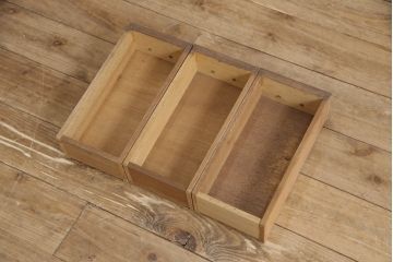 昭和レトロ　店舗什器にもおすすめ!!小物収納にうってつけのネームプレート付き引き出し60杯(チェスト、ドロワー、サイドチェスト)(R-055265)