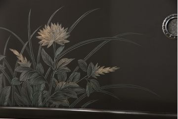 中古　美品　モリシゲ(MORISHIGE/森繁)　漆絵　繊細な絵柄が上品な雰囲気を醸し出す和棚(飾り棚、戸棚、茶棚)(R-055266)