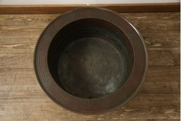 和製アンティーク　古美術　時代物　厚手　むらし銅　特大!直径約60cm　珍しいサイズ感が魅力的な大火鉢(火鉢)(R-055275)
