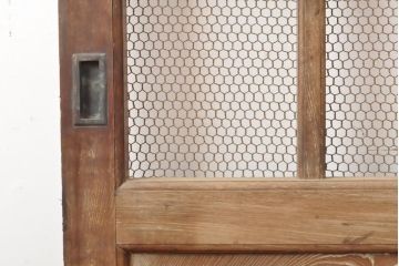 和製アンティーク　総ケヤキ材(欅)　巾着金具　歴史を刻んだ風合いが趣ある格子蔵戸1枚(きつね格子、狐格子、玄関戸、引き戸、建具、格子戸、マス目、升目)(R-055303)