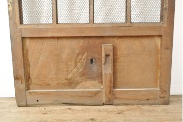 和製アンティーク　総ケヤキ材(欅)　巾着金具　歴史を刻んだ風合いが趣ある格子蔵戸1枚(きつね格子、狐格子、玄関戸、引き戸、建具、格子戸、マス目、升目)(R-055303)