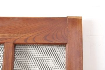 和製アンティーク　総ケヤキ材(欅)　大きな金具が存在感を高める格子蔵戸1枚(きつね格子、狐格子、玄関戸、引き戸、建具、格子戸、マス目、升目)(R-055304)