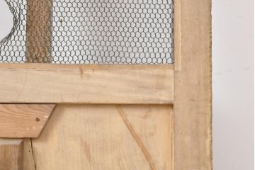 和製アンティーク　総ケヤキ材(欅)　大きな金具が存在感を高める格子蔵戸1枚(きつね格子、狐格子、玄関戸、引き戸、建具、格子戸、マス目、升目)(R-055304)