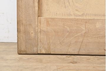和製アンティーク　総ケヤキ材(欅)　大きな金具が存在感を高める格子蔵戸1枚(きつね格子、狐格子、玄関戸、引き戸、建具、格子戸、マス目、升目)(R-055304)